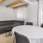 Διαμέρισμα Cozy In With Wifi Brseč