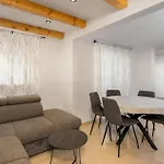 Cozy In With Wifi *