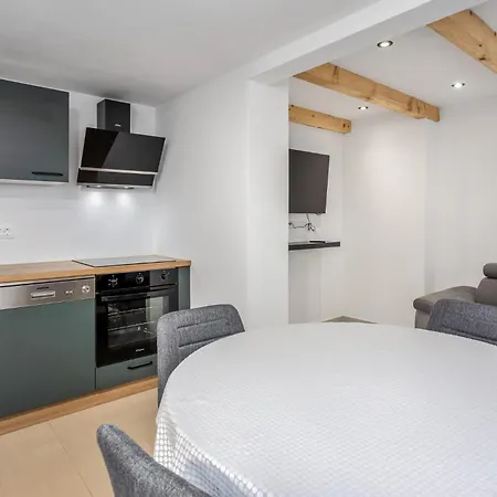 2 Bedroom Lovely In Brseč