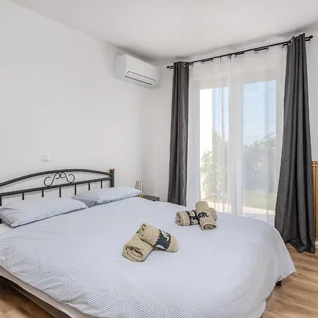 2 Bedroom Lovely In * Brsec