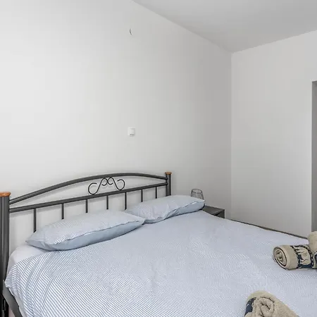 Apartment 2 Bedroom Lovely In Brsec