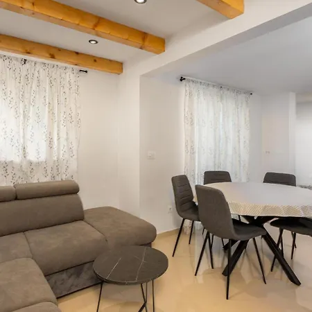 2 Bedroom Lovely In *